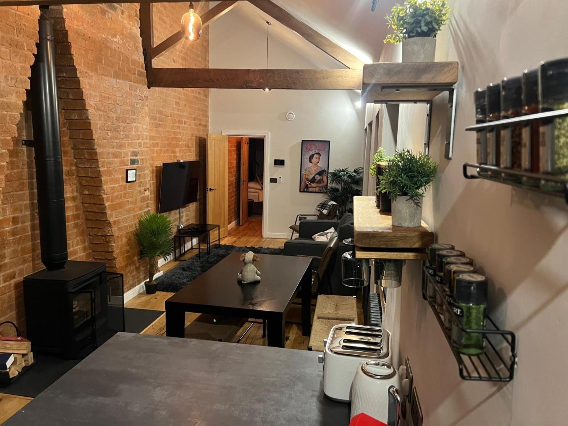 伯明翰Vip 3Br Grade2 Luxurious Industrial House With Wood Fire, Electric Blinds And Big Cast Iron Windows In The Heart Of The Jq别墅 外观 照片