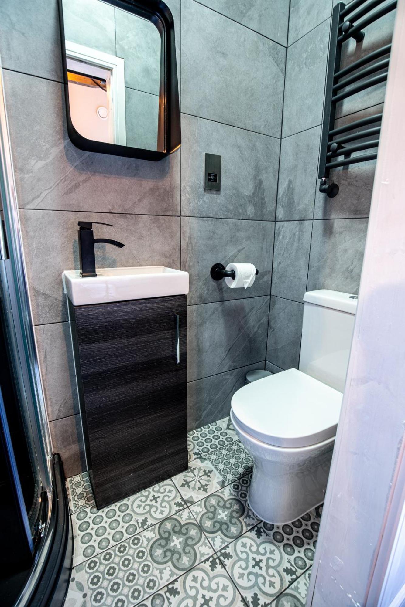 伯明翰Vip 3Br Grade2 Luxurious Industrial House With Wood Fire, Electric Blinds And Big Cast Iron Windows In The Heart Of The Jq别墅 外观 照片